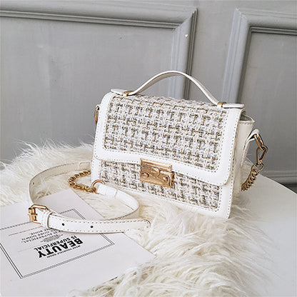 A chain goes with a messenger bag